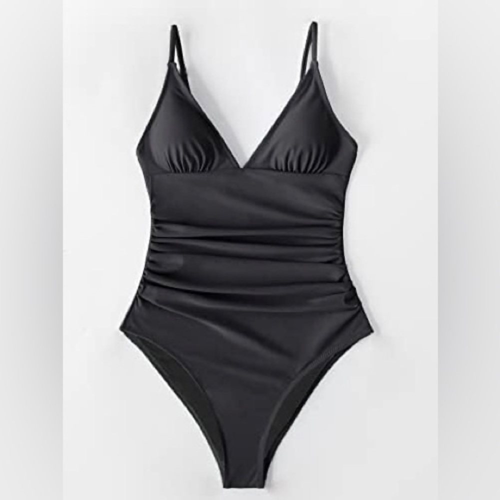 Medium Black CUPSHE Women's Shirring Design V-Neck Low Back One Piece Swimsuit - Picture 4 of 7